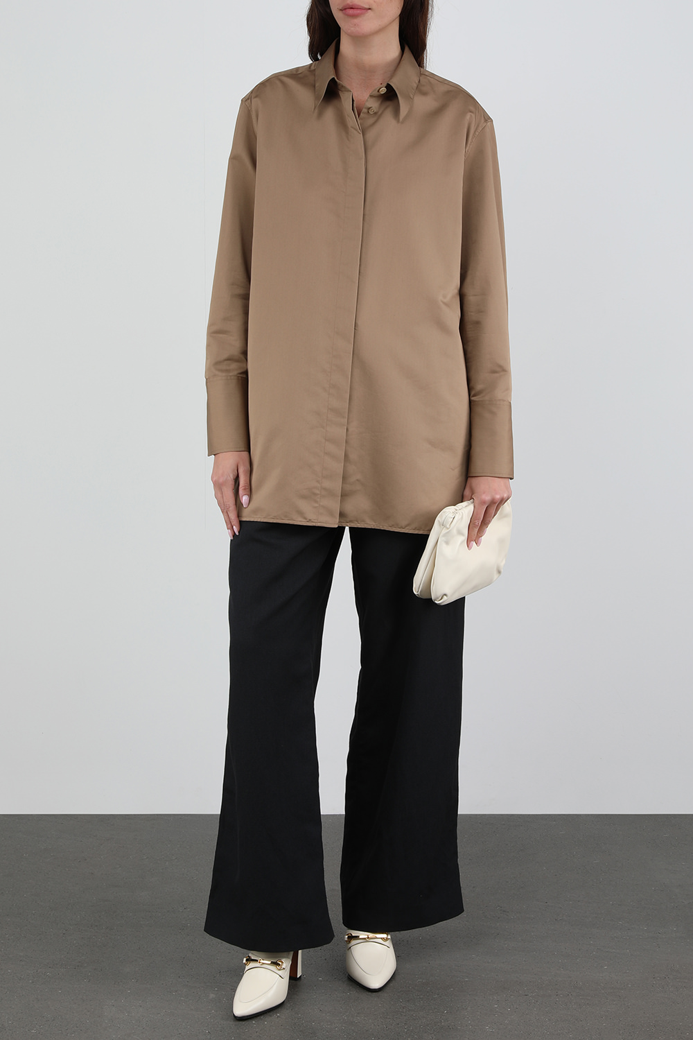 מכנסיים מחויטים שחורים בגזרה גבוהה